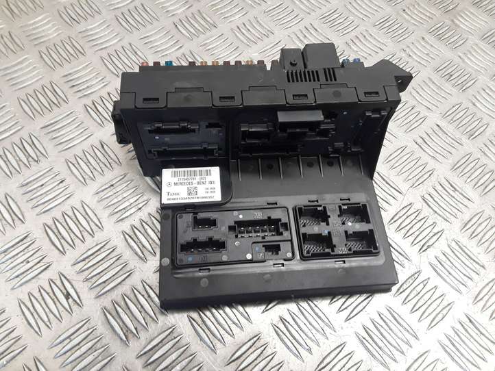 Mercedes-Benz E W211 (2002 - 2009)  2115457701 Блок предохранителей