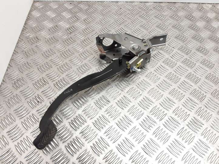 Hyundai i20 (2008 - 2012)  328021J100 Педаль сцепления