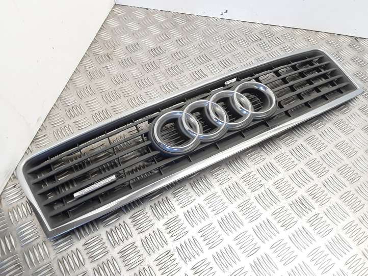 Audi A6 (2001 - 2004)  4B0853651F Верхняя решётка