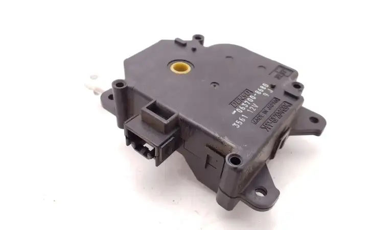 Toyota Corolla Verso AR10 (2004 - 2009) 0637008680 Двигатель задвижки потока воздуха — фото 1