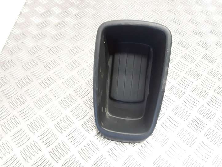 Renault Captur (2013 - 2020)  688106641R Ящик для вещей