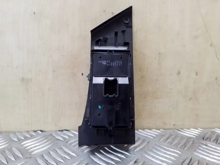 Opel Astra J (2009 - 2012) 13305978 Кнопка стеклоподъемников — фото 2