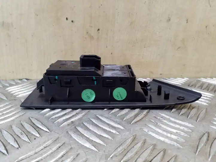 Opel Astra J (2009 - 2012) 13305978 Кнопка стеклоподъемников — фото 4