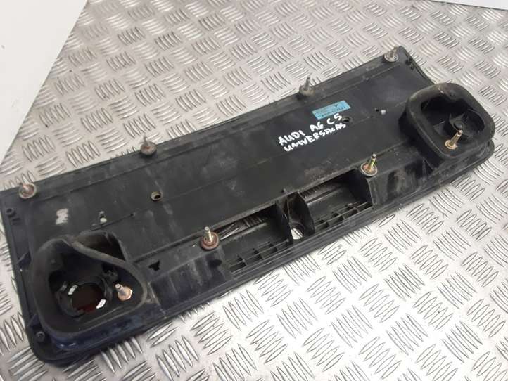 Audi A6 (2001 - 2004)  4B9945695M Обшивка крышки багажника