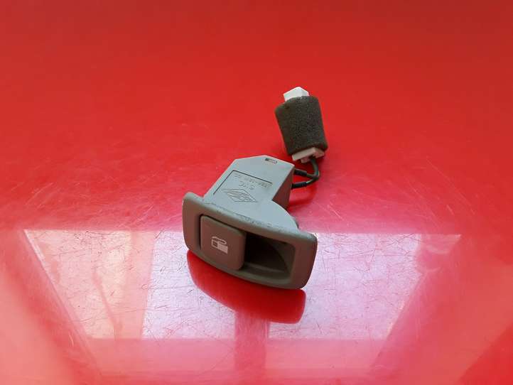 Hyundai Trajet (2000 - 2004)  935553A000 Включатель открытия топливного бака