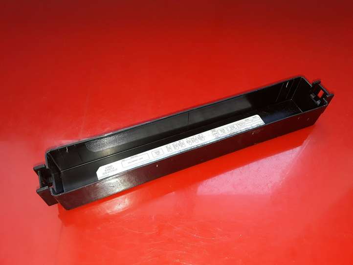 Cadillac SRX (2003 - 2006)  15208704 Крышка ящика предохранителей
