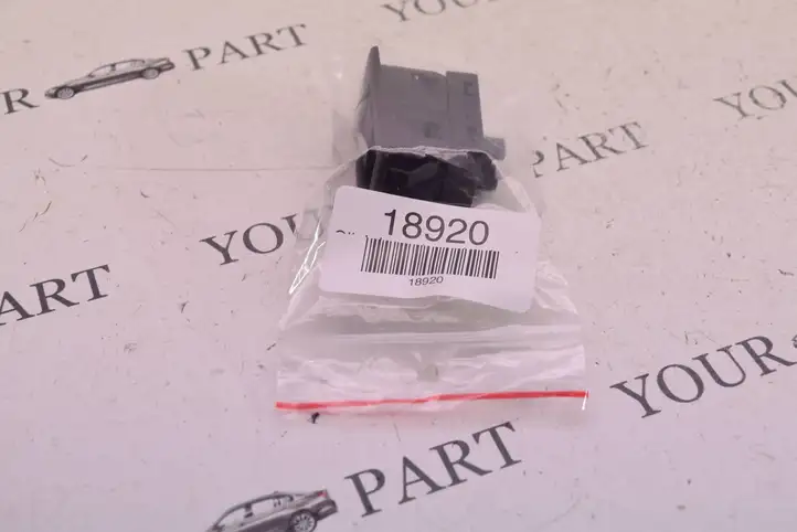 BMW X1 F48 F49 (2015 - 2022) 9299447 Кнопка закрытия крышки багажника — фото 2