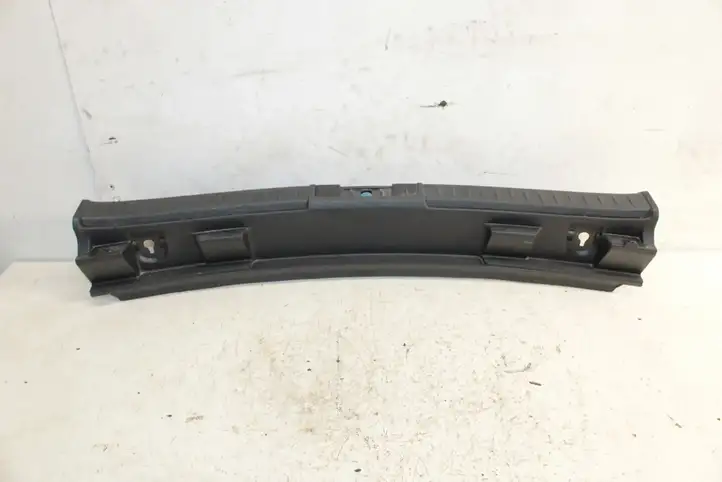 Toyota Auris E180 (2012 - 2018) 5838702190 Отделка порога багажника — фото 3