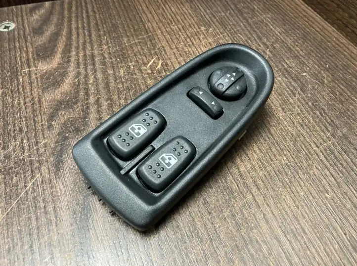 Iveco Daily Daily 4th gen (2006 - 2012) 5801304491 Блок кнопок стеклоподъемников — фото 2