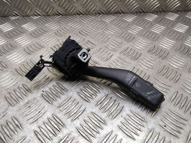 Skoda Octavia Mk2 (1Z) (2004 - 2013)  1K0953519J Ручка стеклоочистителей