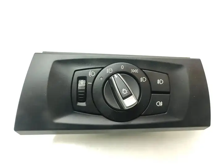 BMW X3 F25 (2010 - 2017) 9169406 Включатель фонарей — фото 1