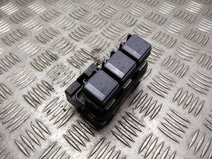Nissan Qashqai (2006 - 2010)  252309F915 Ящик предохранителей (комплект)
