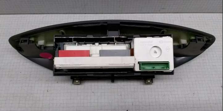 Renault Laguna (2001 - 2005)  8200025909 Экран/ дисплей / маленький экран