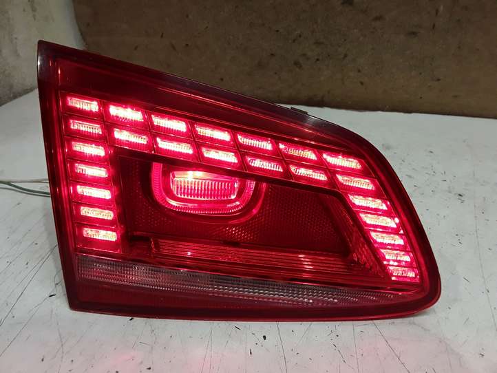 Volkswagen PASSAT B7 (2011 - 2014)  3AF945307 Задний фонарь в крышке багажника