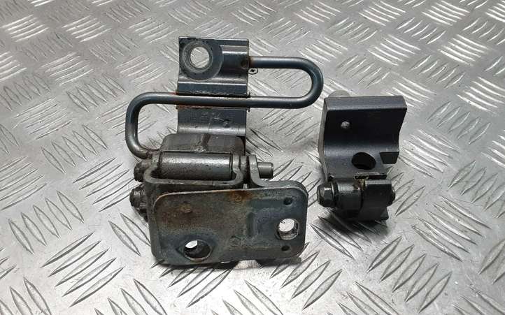 Porsche Cayenne (9PA) (2002 - 2010)  7L0833401A  Комплект петель задней двери