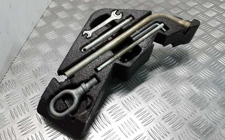 Volkswagen Touareg I (2002 - 2010)  7L0012113 Комплект инструментов