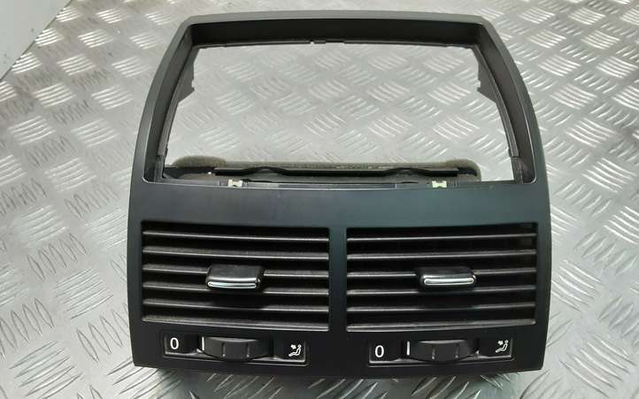 Volkswagen Touareg I (2002 - 2010)  7L6819727 Центральный дефлектор