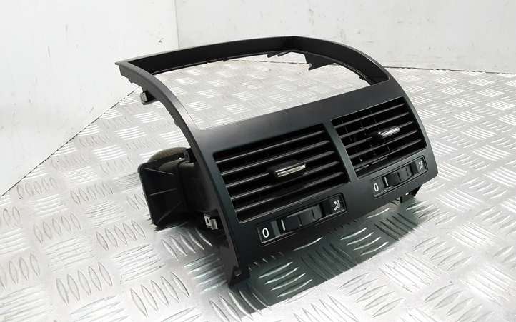 Volkswagen Touareg I (2002 - 2010)  7L6819727 Центральный дефлектор