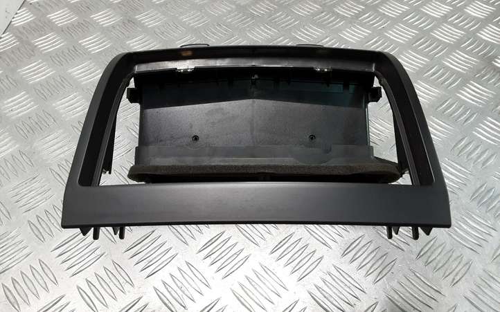 Volkswagen Touareg I (2002 - 2010)  7L6819727 Центральный дефлектор