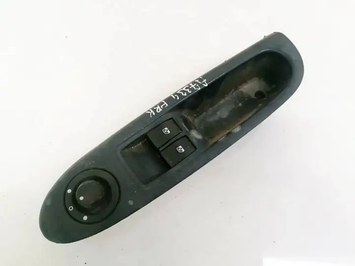 Renault Clio II (2001 - 2005) 8200084003 Блок кнопок стеклоподъемников — фото 1
