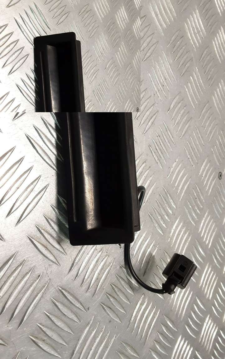 Volkswagen Touareg I (2002 - 2010)  1J0827566L Ручка задней крышки