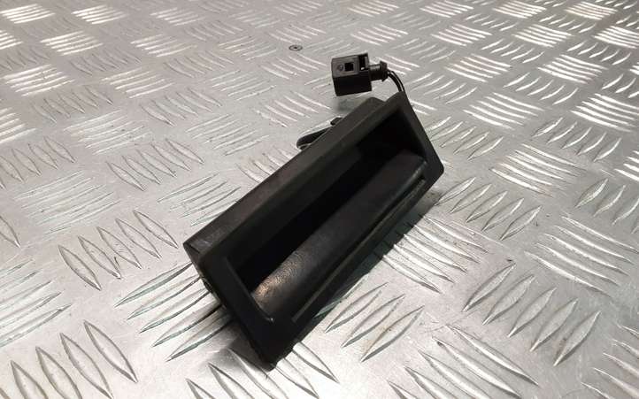 Volkswagen Touareg I (2002 - 2010)  1J0827566L Ручка задней крышки
