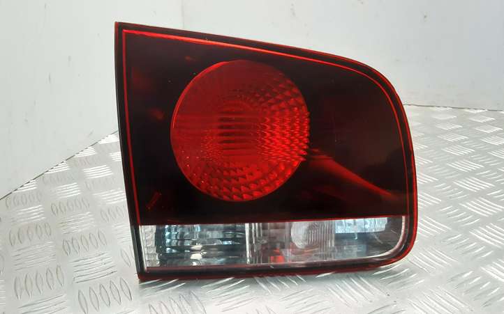 Volkswagen Touareg I (2002 - 2010)  28269003 Задний фонарь в крышке багажника