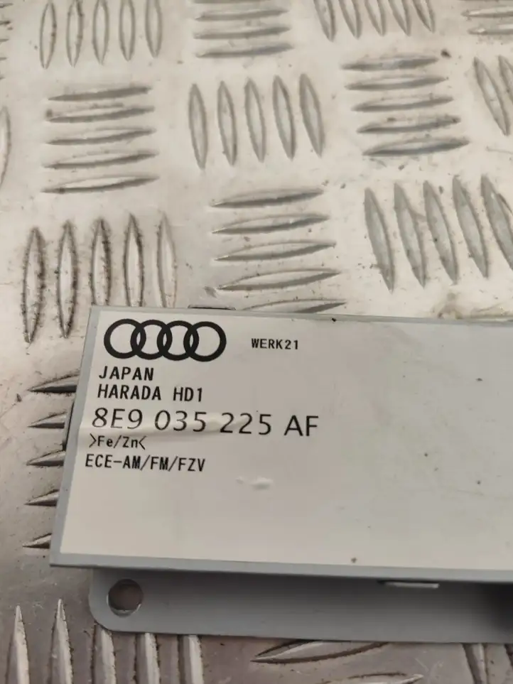 Audi A4 S4 B7 8E 8H (2004 - 2009) 8E9035225AF Усилитель антенны — фото 2
