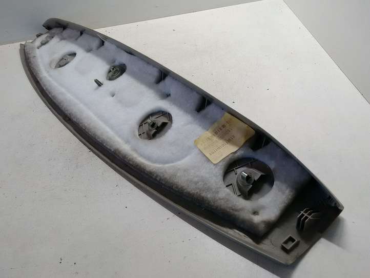 Mercedes-Benz ML W164 (2005 - 2011)  A1647400370 Обшивка крышки багажника