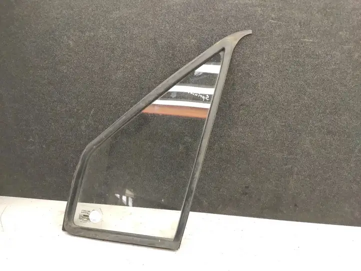 Mercedes-Benz Sprinter W901 W902 W903 W904 (1995 - 2007) 9017250220 Треугольное стекло передней двери — фото 1