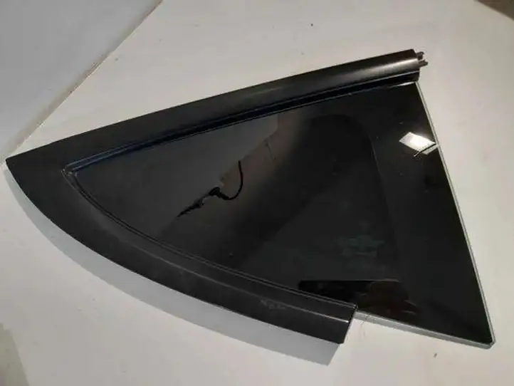 Tesla Model Y (2019 - 2024) 43R011570 Заднее боковое стекло — фото 1
