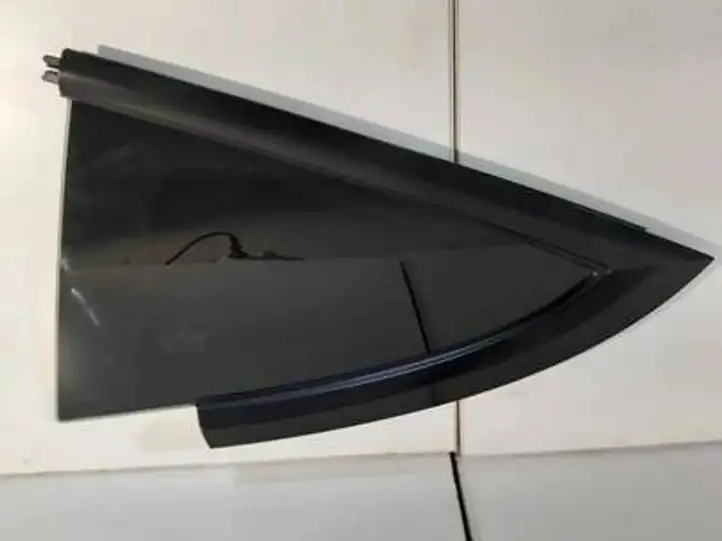 Tesla Model Y (2019 - 2024) 43R011570 Заднее боковое стекло — фото 1