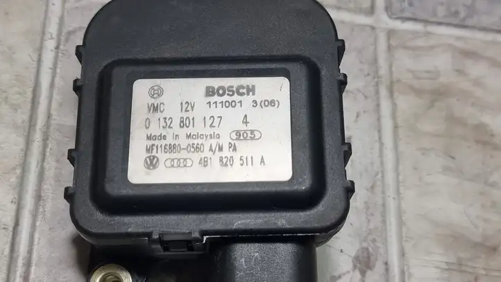 Audi A6 S6 C5 4B (2001 - 2004) 4B1820511A Двигатель задвижки потока воздуха — фото 3