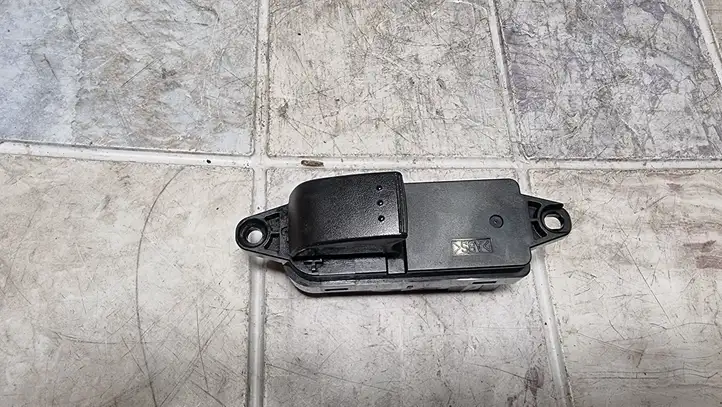 Mazda 5 (2005 - 2010) CC3366370A Кнопка стеклоподъемников — фото 1