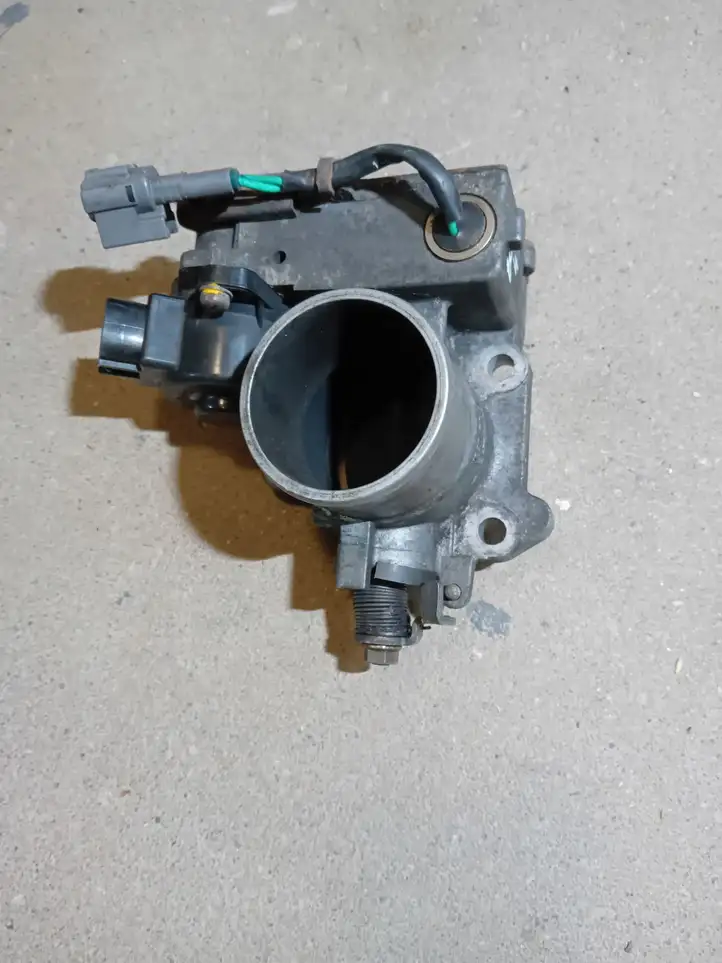 Toyota Avensis Verso (2001 - 2004) 8967221020 Дроссельная заслонка — фото 1