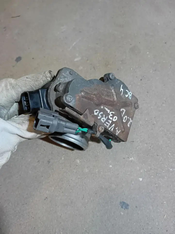 Toyota Avensis Verso (2001 - 2004) 8967221020 Дроссельная заслонка — фото 3