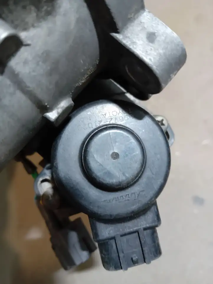 Toyota Avensis Verso (2001 - 2004) 8967221020 Дроссельная заслонка — фото 4