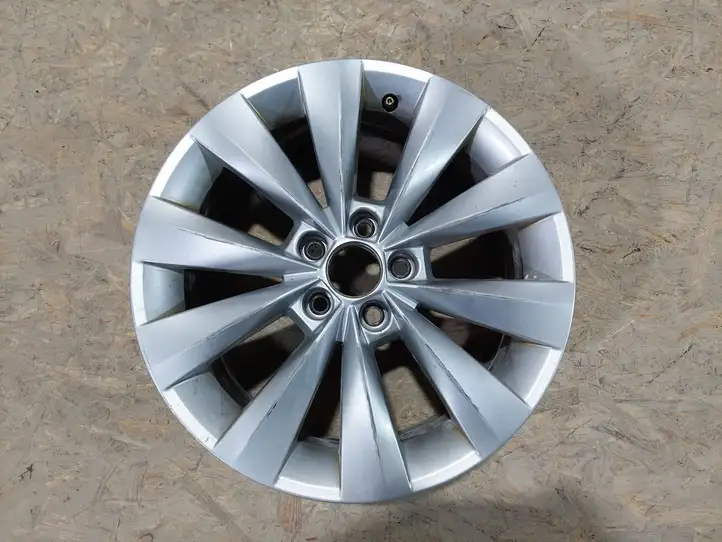 Skoda Kamiq (2019 - ) 658601025 Легкосплавный колесный диск R16 — фото 1