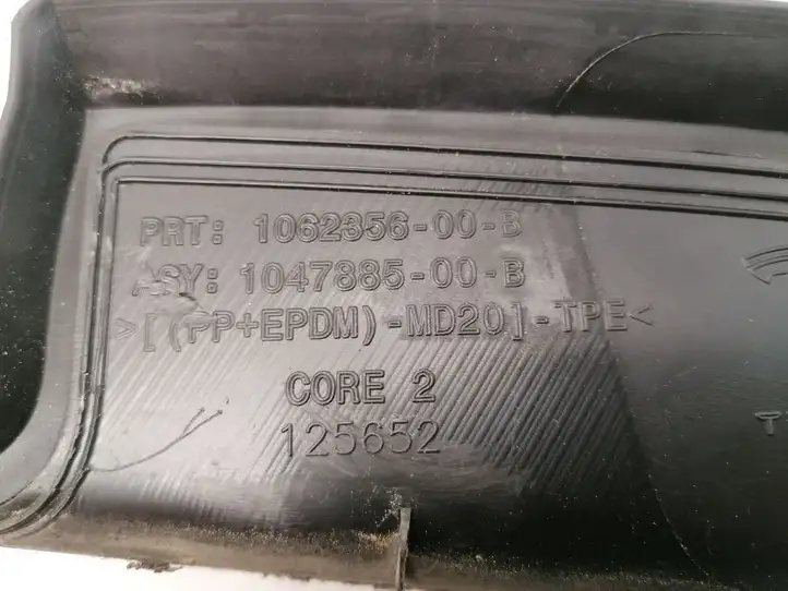 Tesla Model X (2015 - 2021) 1062356-00-B Обшивка стойки у окна — фото 3