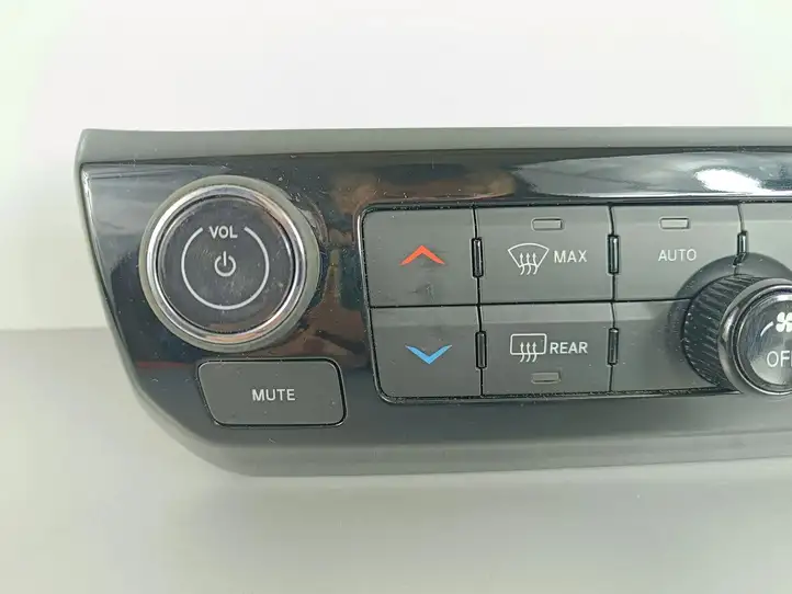 Jeep Compass (2017 - ) P68524982AA Блок управления климат-контролем — фото 3
