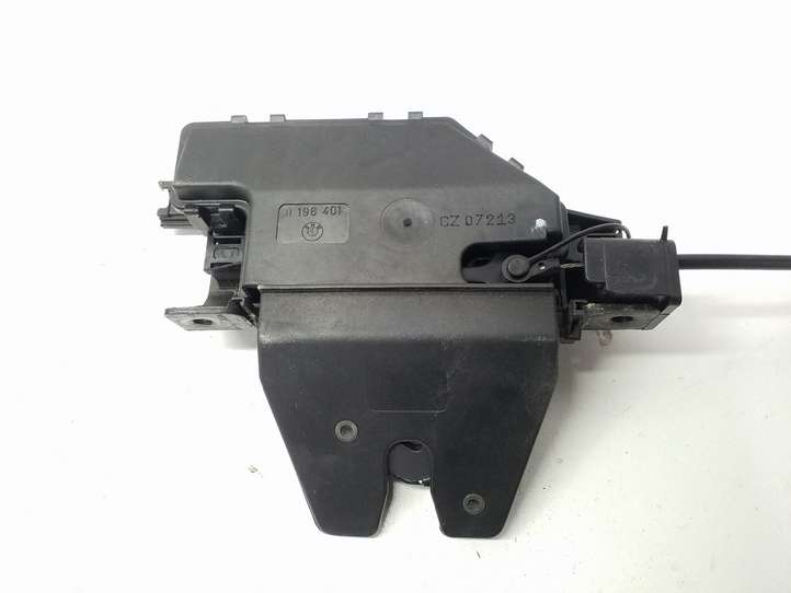 BMW 3 E90 E91 (2005 - 2012)  8196401 Замок задней крышки