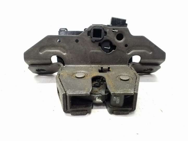 Opel Astra (2009 - 2012)  13587646 Замок задней крышки