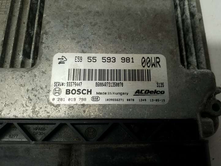 Opel Corsa D (2010 - 2014)  55593981 Блок управления двигателя