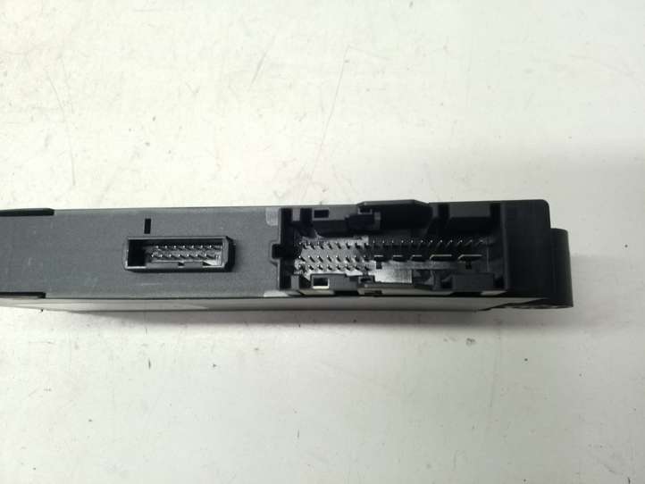 BMW 3 E90 E91 (2005 - 2012)  6135694383401 Модуль блока управления CAS