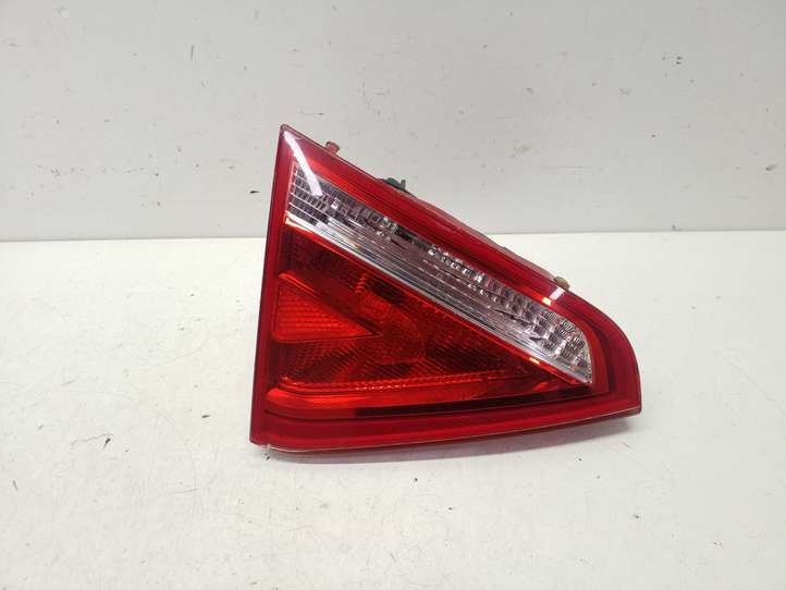 Audi A5 (2007 - 2011)  8T0945093 Задний фонарь в крышке багажника