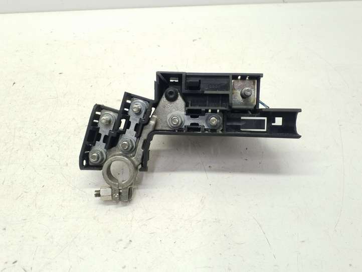 Audi A5 (2007 - 2011)  4F0915519 Узел подключения плюсовых проводов