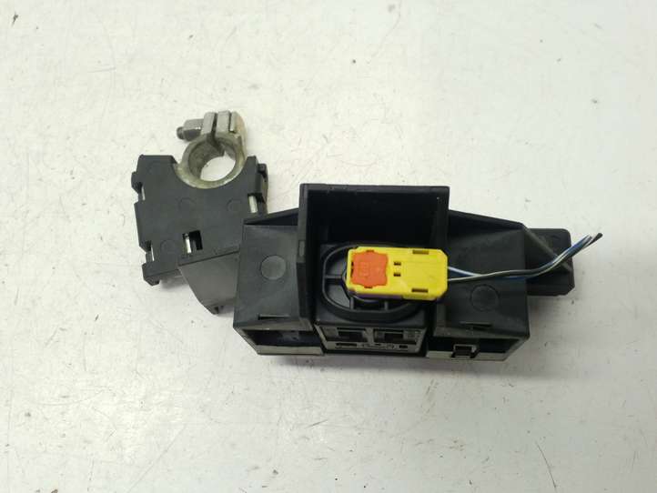 Audi A5 (2007 - 2011)  4F0915519 Узел подключения плюсовых проводов