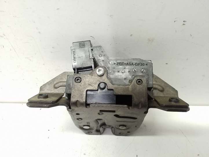Opel Astra (2009 - 2012)  13587646 Замок задней крышки