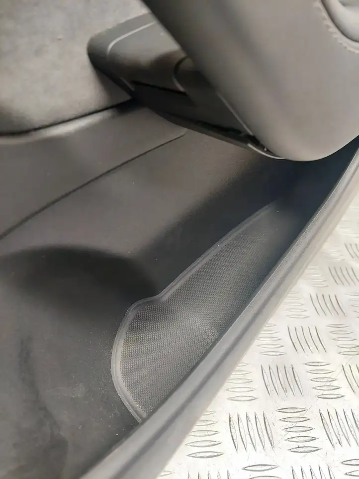 Tesla Model 3 (2017 - 2023) 158812702C Обшивка передней двери — фото 3