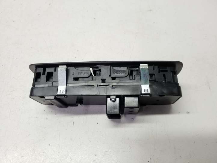 Chrysler Pacifica (2016 - )  68234092AC Кнопка стеклоподъемников